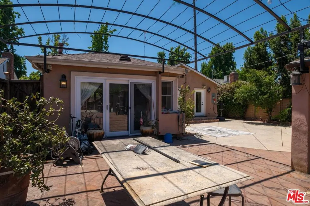 14743 McCormick Street Sherman Oaks, CA 91411