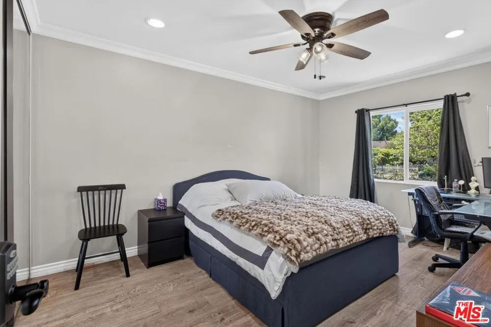 14743 McCormick Street Sherman Oaks, CA 91411