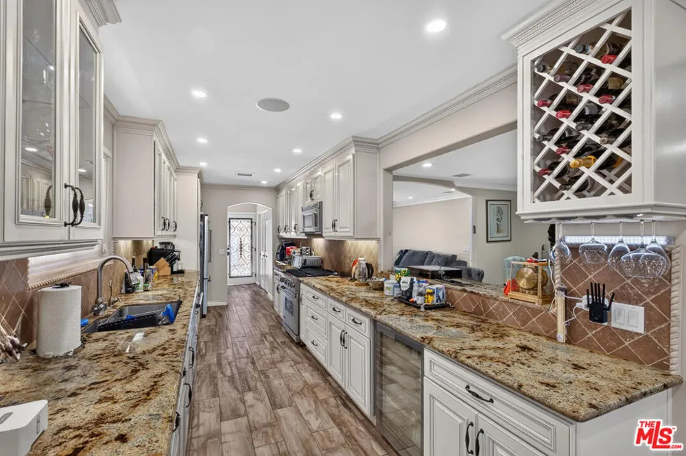 14743 McCormick Street Sherman Oaks, CA 91411