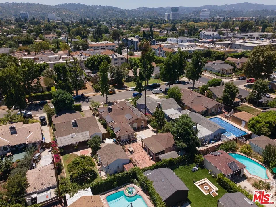 14743 McCormick Street Sherman Oaks, CA 91411