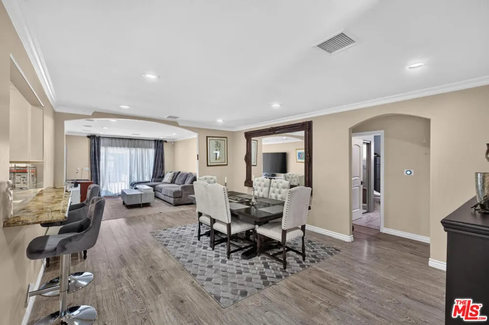 14743 McCormick Street Sherman Oaks, CA 91411