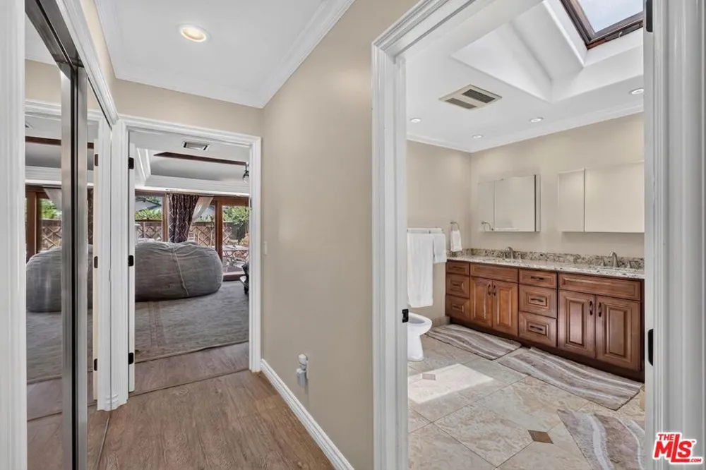 14743 McCormick Street Sherman Oaks, CA 91411