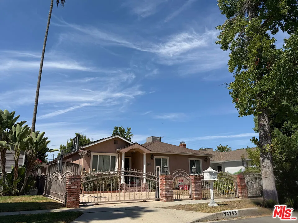 14743 McCormick Street Sherman Oaks, CA 91411