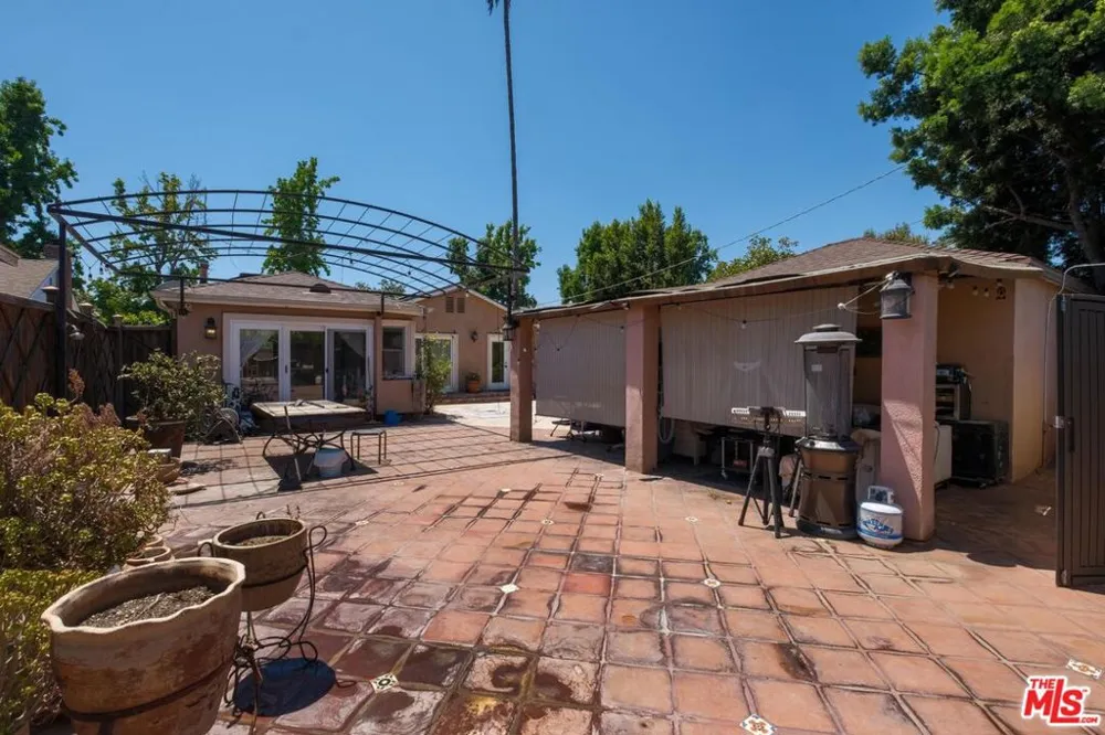 14743 McCormick Street Sherman Oaks, CA 91411