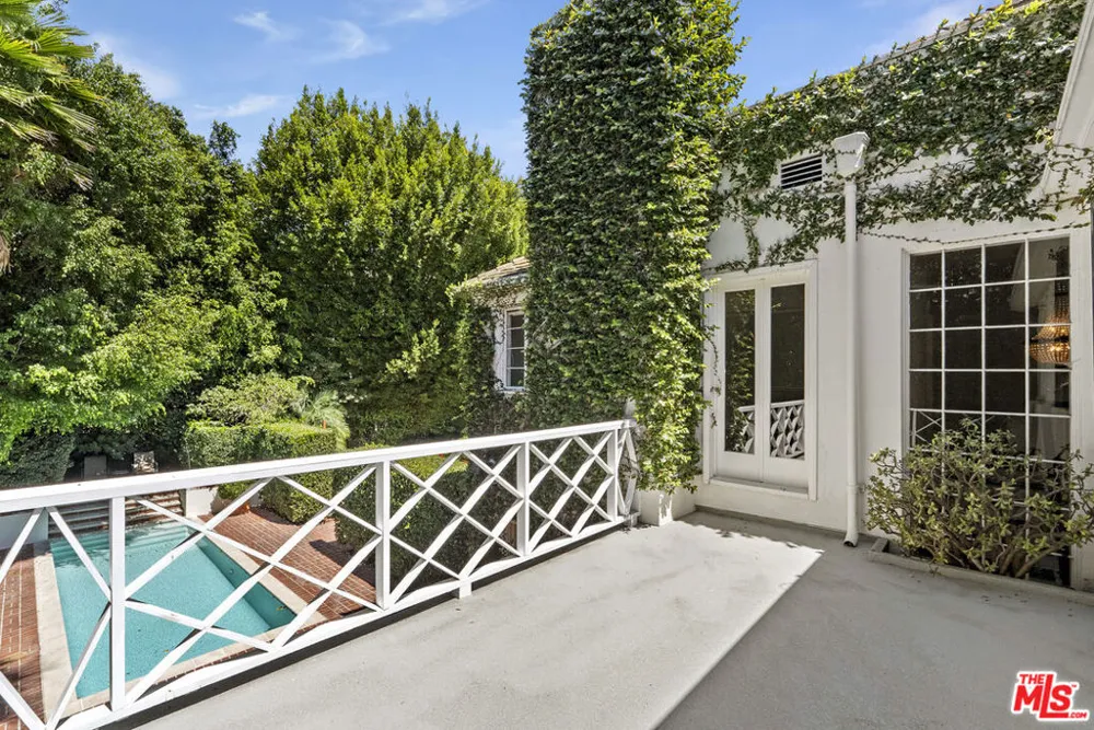 1910 Outpost Drive Los Angeles, CA 90068