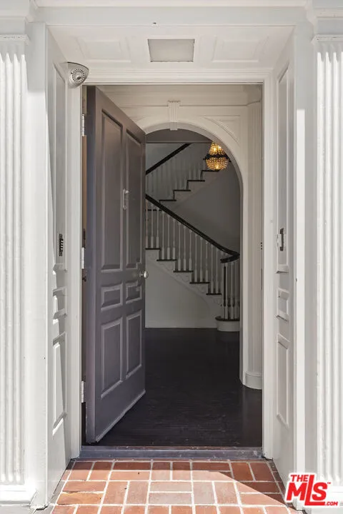 1910 Outpost Drive Los Angeles, CA 90068