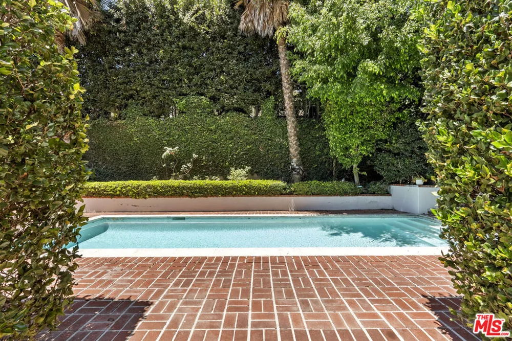 1910 Outpost Drive Los Angeles, CA 90068