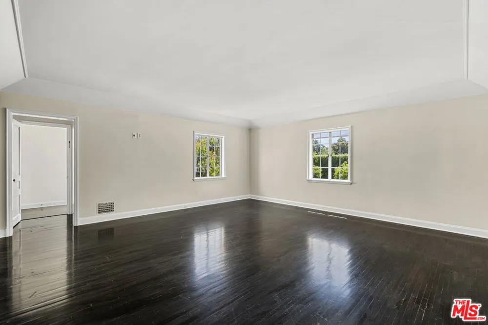 1910 Outpost Drive Los Angeles, CA 90068