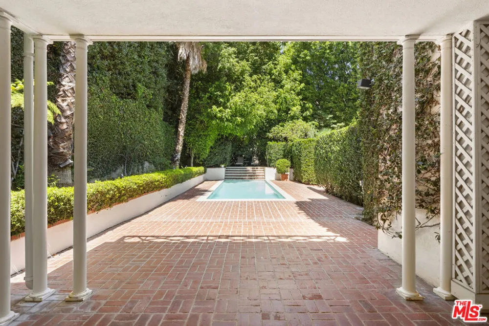 1910 Outpost Drive Los Angeles, CA 90068