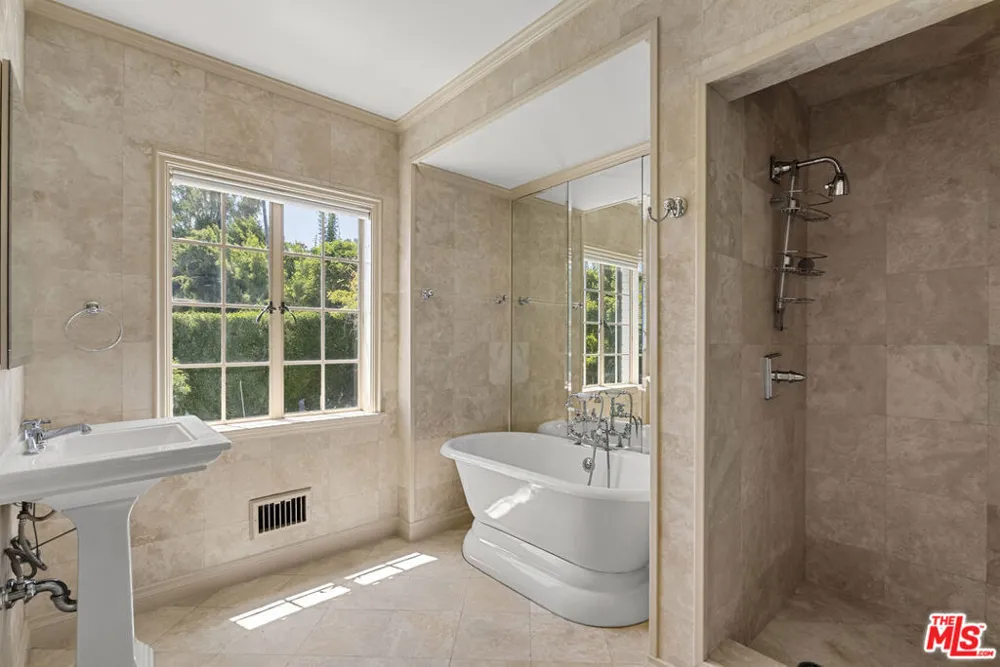 1910 Outpost Drive Los Angeles, CA 90068