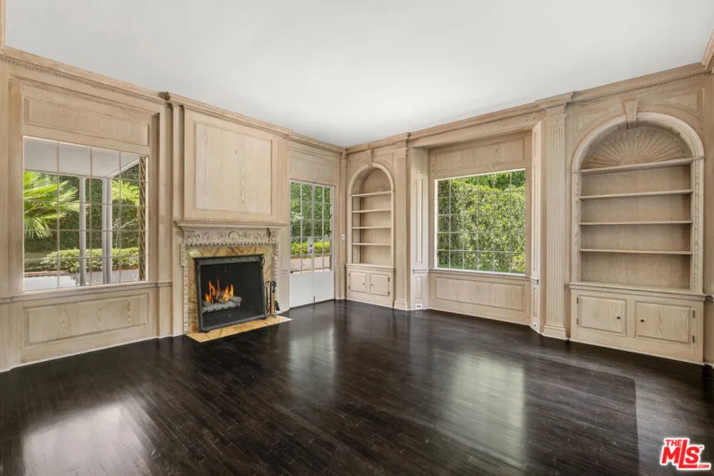 1910 Outpost Drive Los Angeles, CA 90068