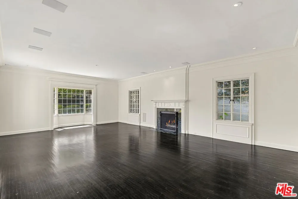 1910 Outpost Drive Los Angeles, CA 90068