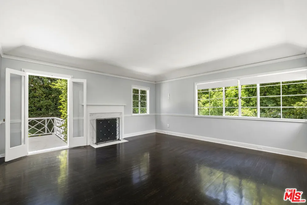 1910 Outpost Drive Los Angeles, CA 90068