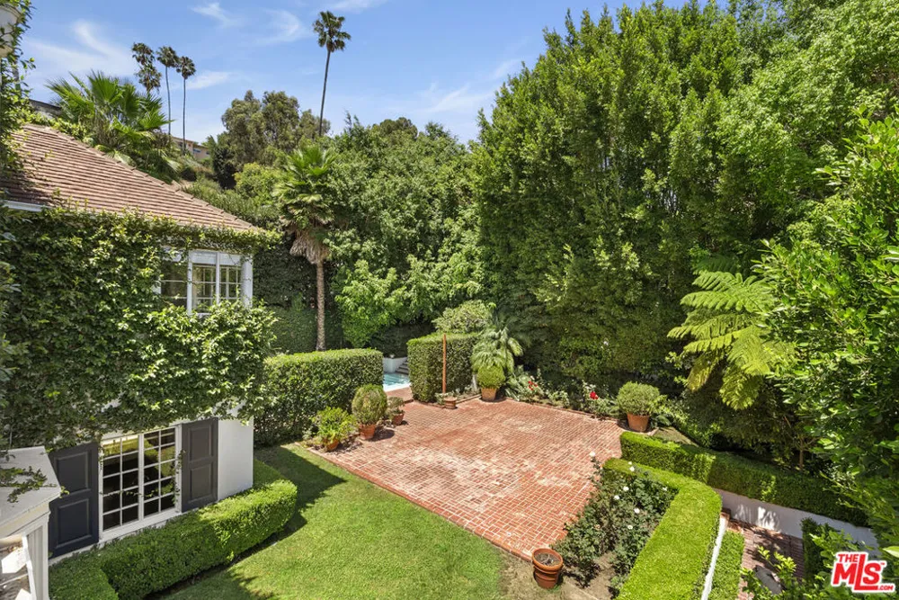 1910 Outpost Drive Los Angeles, CA 90068