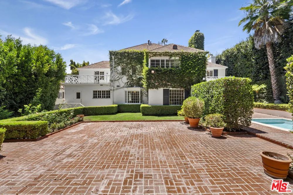 1910 Outpost Drive Los Angeles, CA 90068