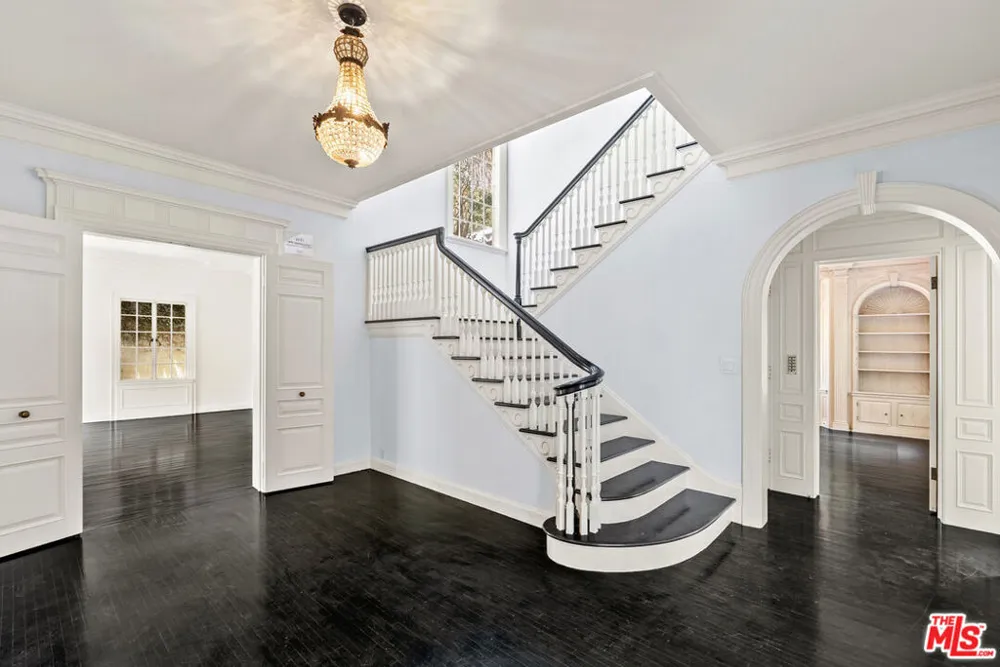 1910 Outpost Drive Los Angeles, CA 90068