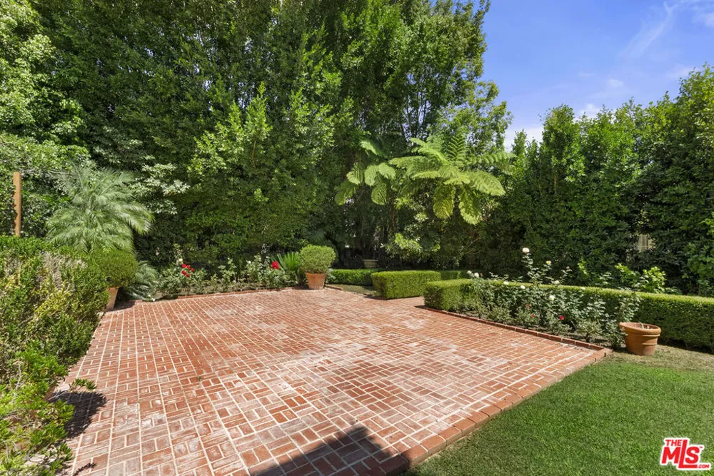 1910 Outpost Drive Los Angeles, CA 90068