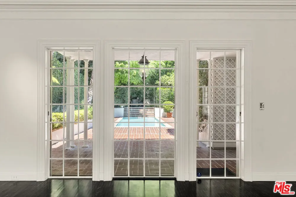 1910 Outpost Drive Los Angeles, CA 90068