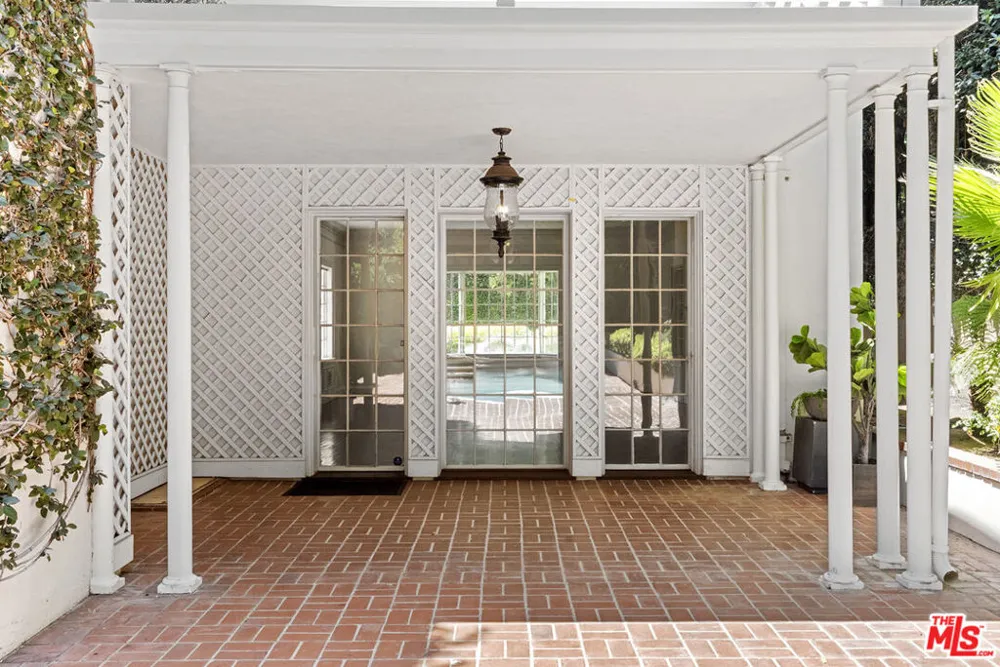 1910 Outpost Drive Los Angeles, CA 90068