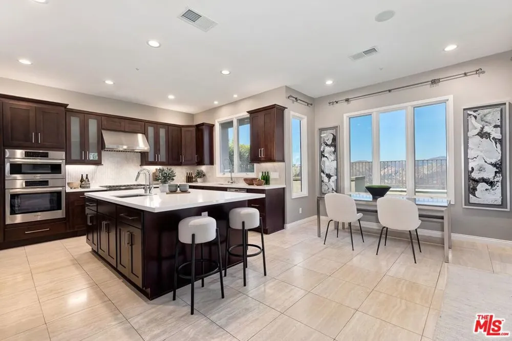 16694 Calle Arbolada Los Angeles, CA 90272
