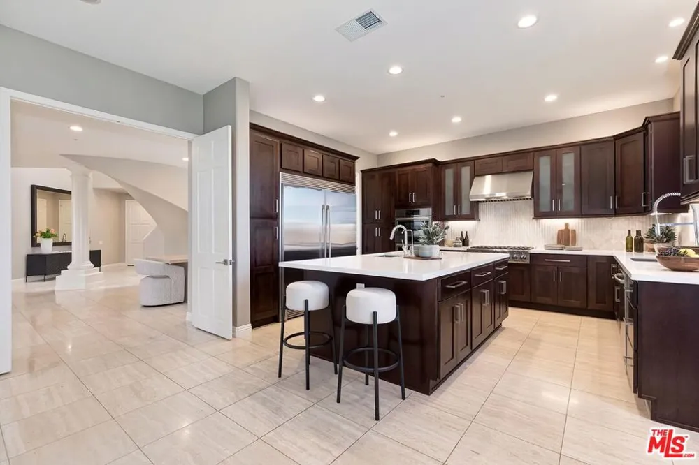 16694 Calle Arbolada Los Angeles, CA 90272
