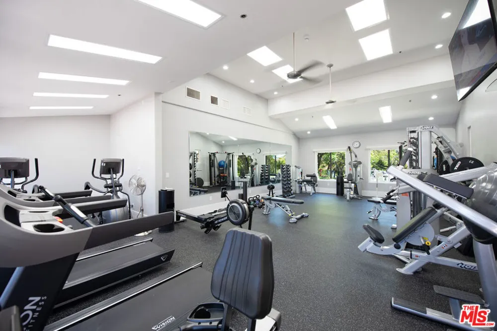 16694 Calle Arbolada Los Angeles, CA 90272