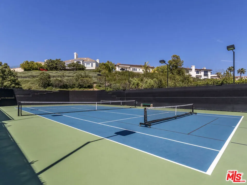 16694 Calle Arbolada Los Angeles, CA 90272