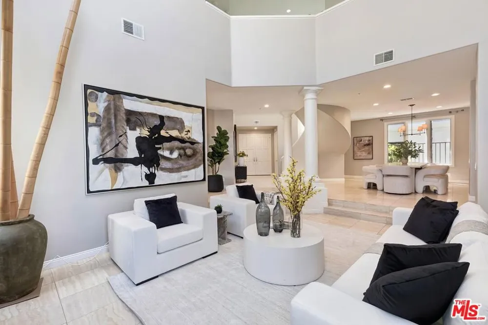16694 Calle Arbolada Los Angeles, CA 90272