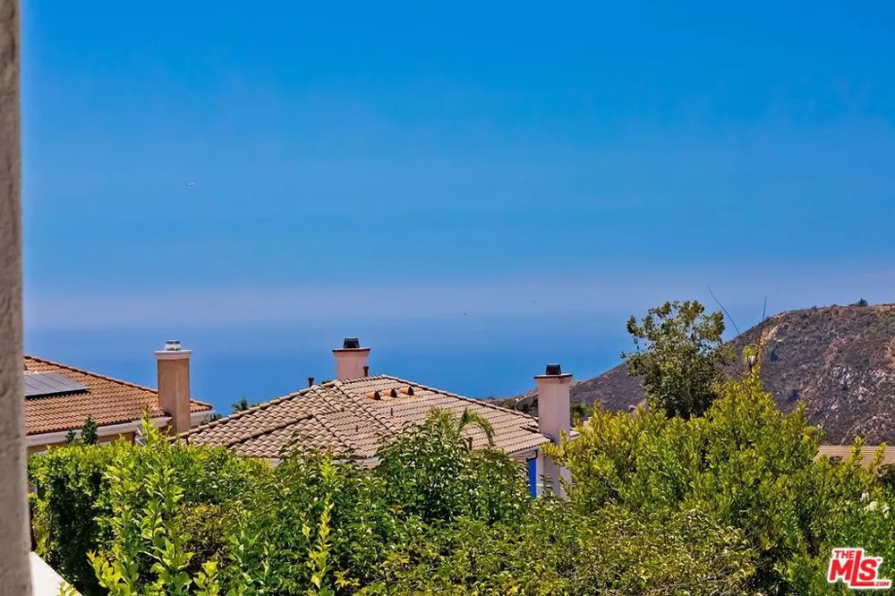 16694 Calle Arbolada Los Angeles, CA 90272