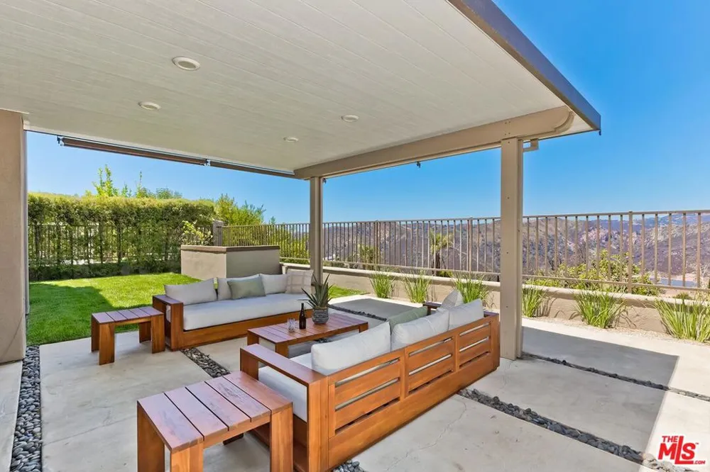 16694 Calle Arbolada Los Angeles, CA 90272