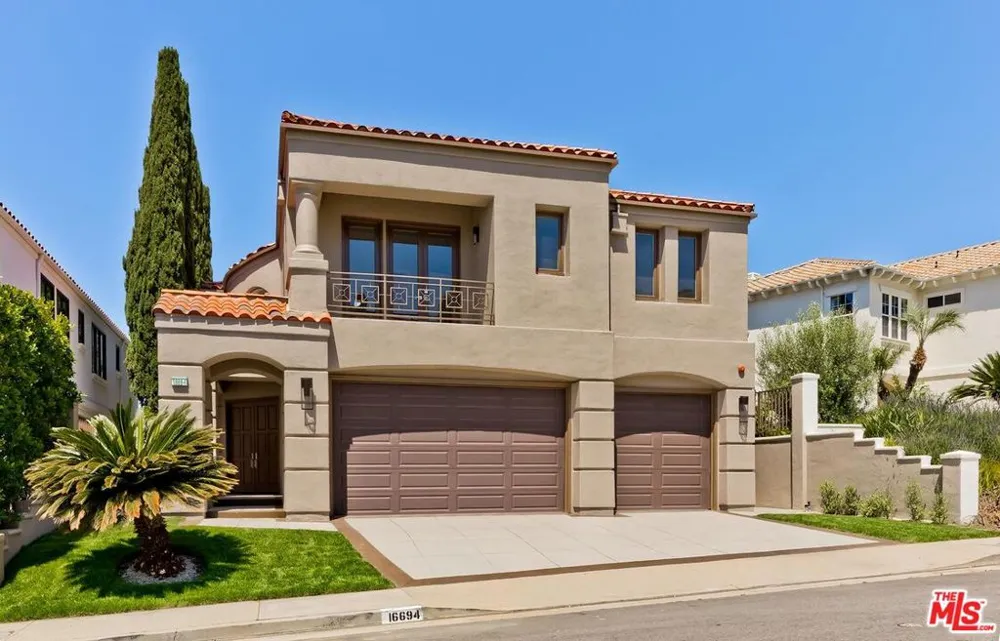 16694 Calle Arbolada Los Angeles, CA 90272
