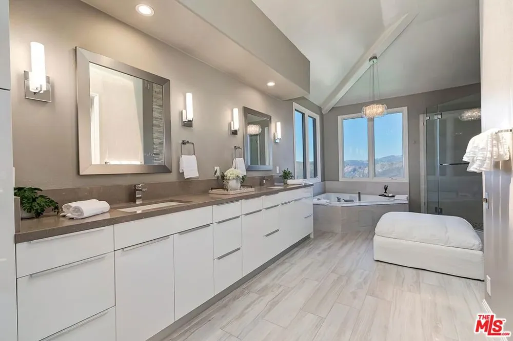 16694 Calle Arbolada Los Angeles, CA 90272