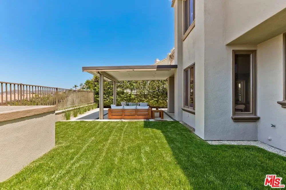 16694 Calle Arbolada Los Angeles, CA 90272