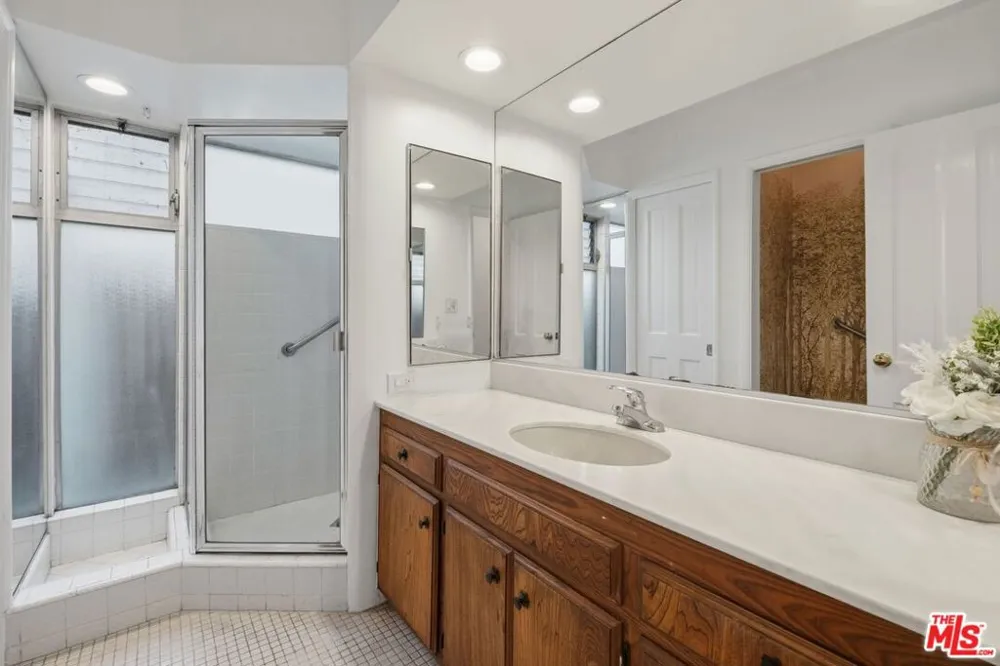 1136 Harvard Street Santa Monica, CA 90403