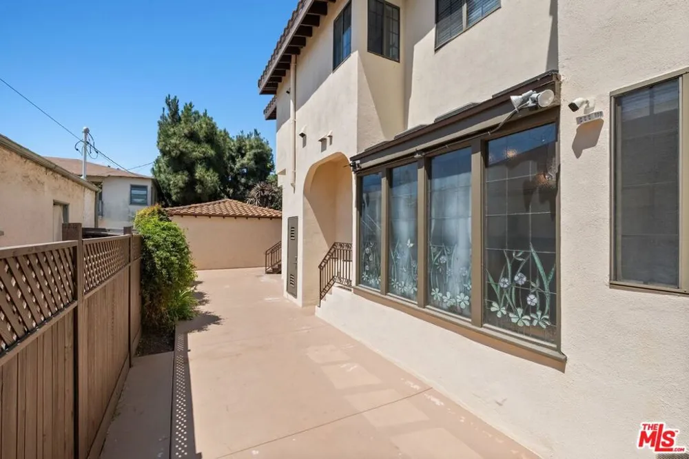 1136 Harvard Street Santa Monica, CA 90403