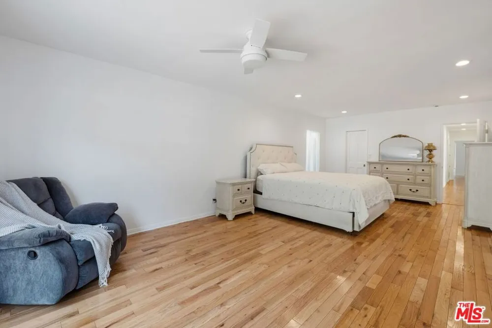 1136 Harvard Street Santa Monica, CA 90403