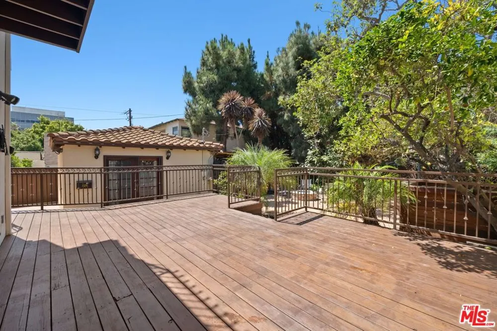 1136 Harvard Street Santa Monica, CA 90403