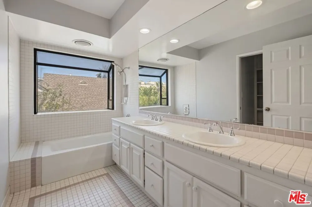 1136 Harvard Street Santa Monica, CA 90403