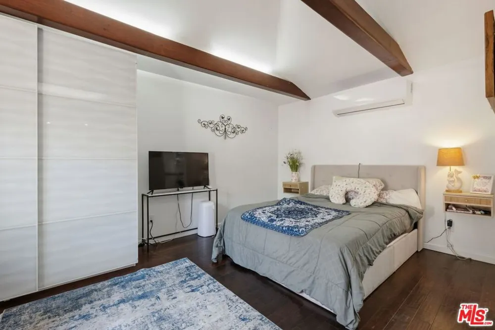 1136 Harvard Street Santa Monica, CA 90403