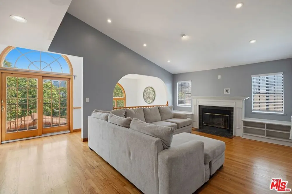 1136 Harvard Street Santa Monica, CA 90403