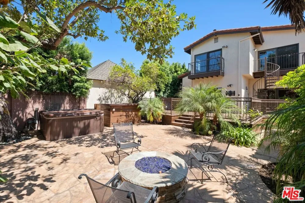 1136 Harvard Street Santa Monica, CA 90403