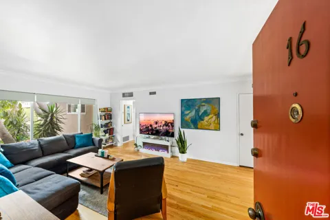 1330 Crescent Heights Boulevard #16