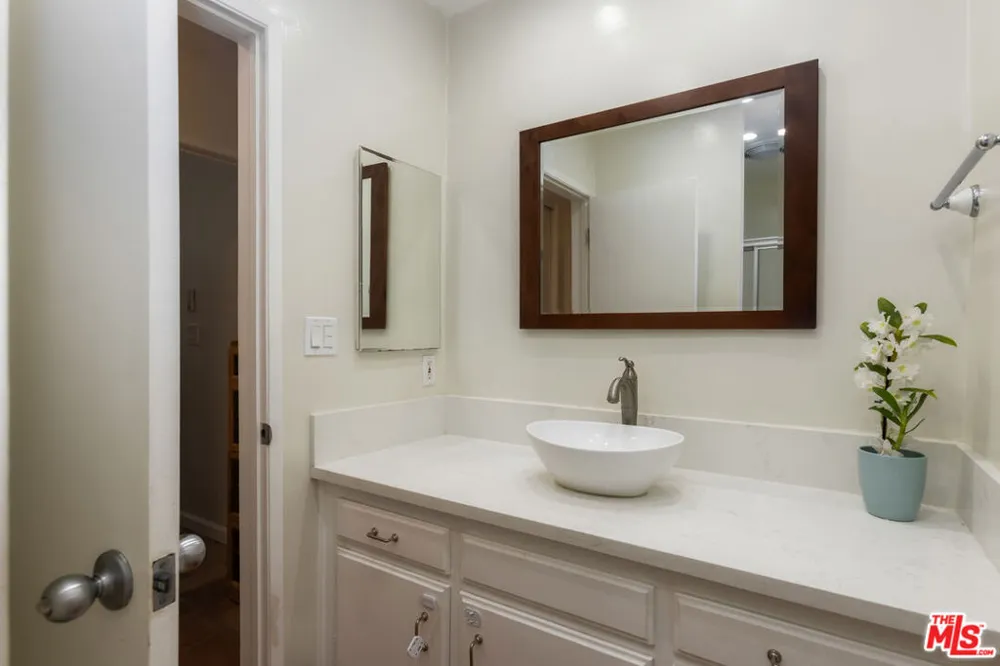 5625 Windsor Way #207 Culver City, CA 90230
