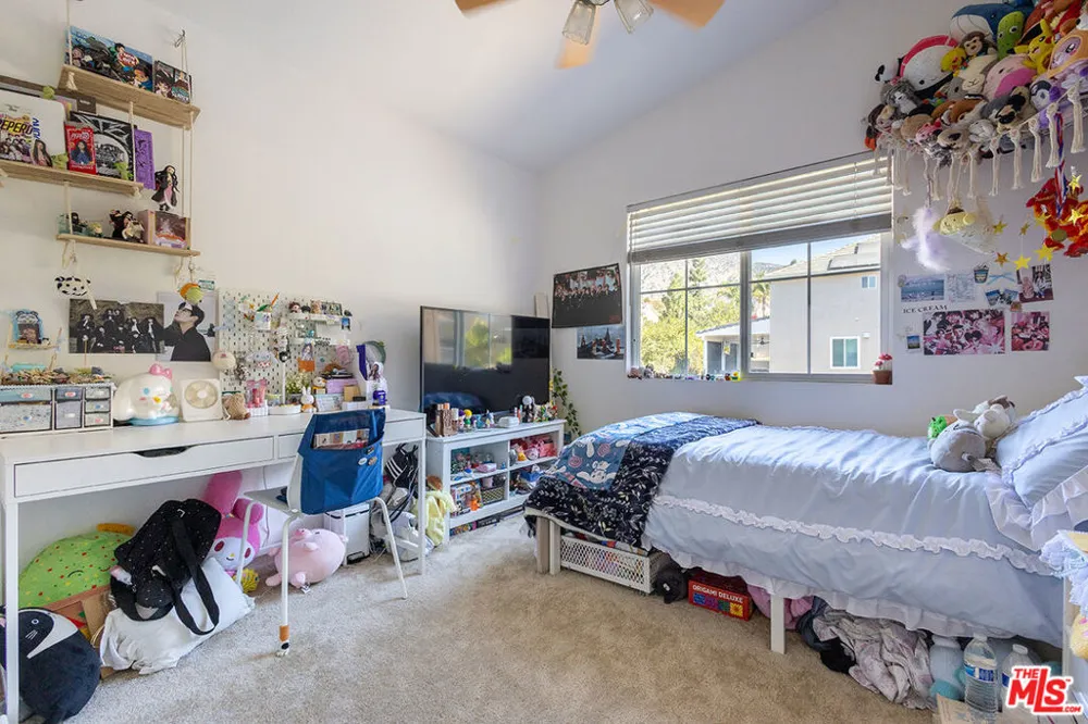 12110 Via Santa Rosa Los Angeles, CA 91342