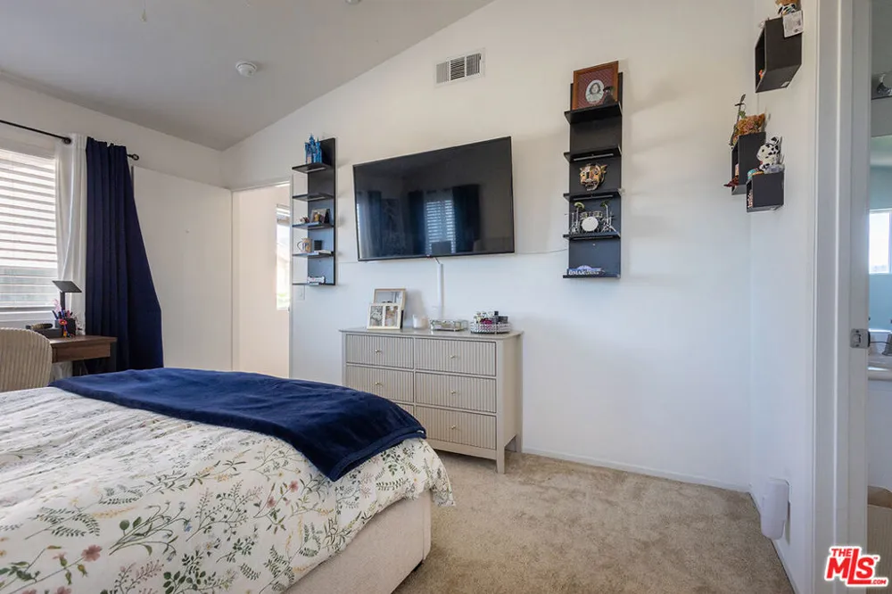 12110 Via Santa Rosa Los Angeles, CA 91342