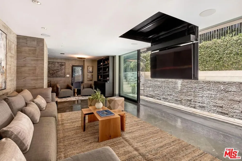 3300 Knoll Drive Los Angeles, CA 90068
