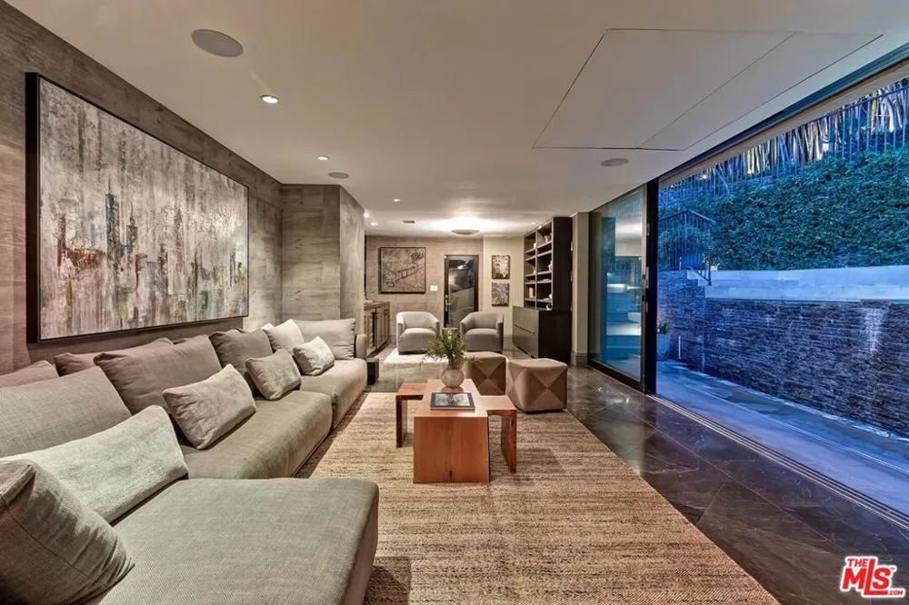3300 Knoll Drive Los Angeles, CA 90068