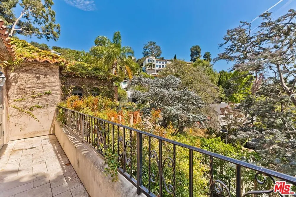 3300 Knoll Drive Los Angeles, CA 90068