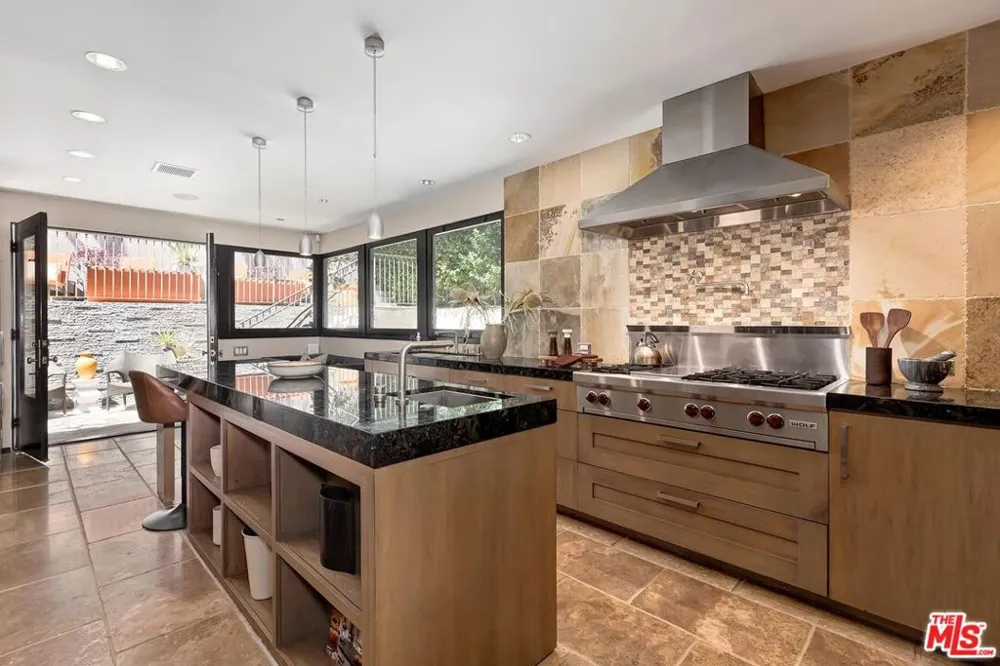3300 Knoll Drive Los Angeles, CA 90068