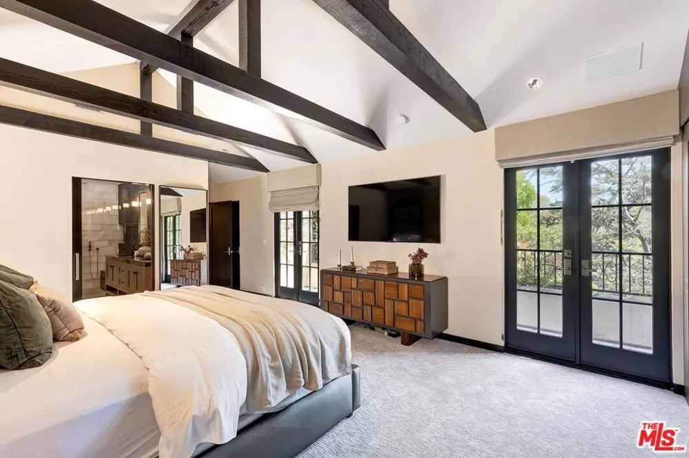 3300 Knoll Drive Los Angeles, CA 90068